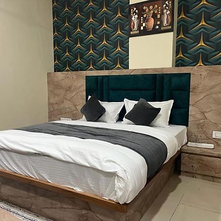 Hotel Sunrise Vadodara Buitenkant foto