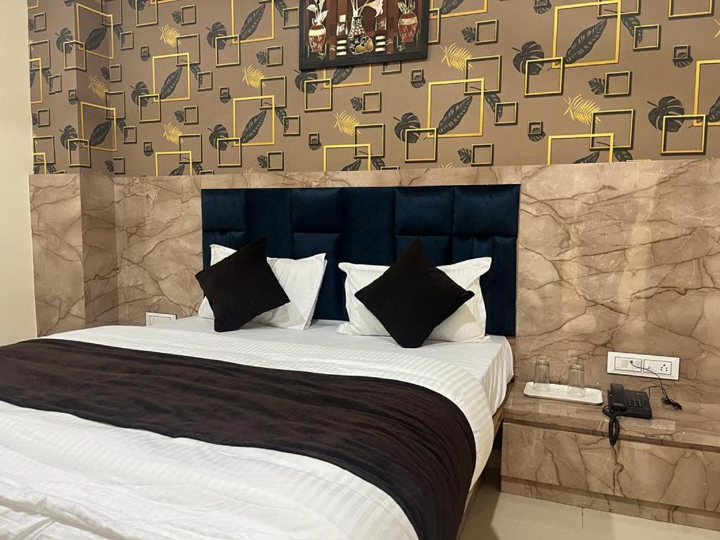 Hotel Sunrise Vadodara Buitenkant foto