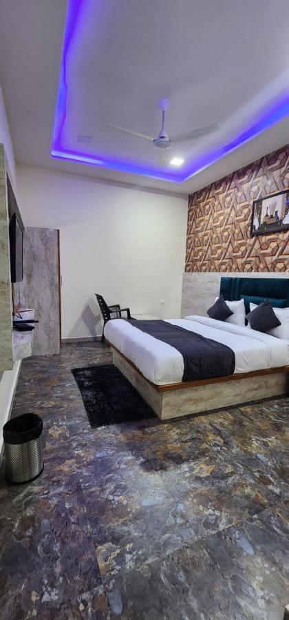 Hotel Sunrise Vadodara Buitenkant foto