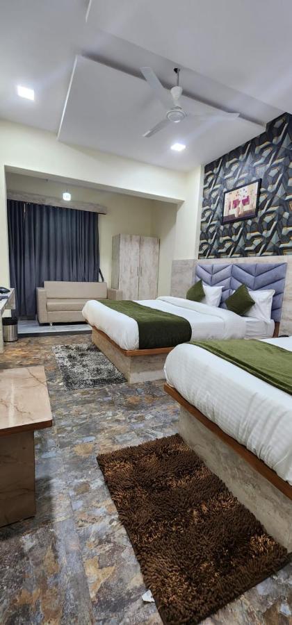 Hotel Sunrise Vadodara Buitenkant foto